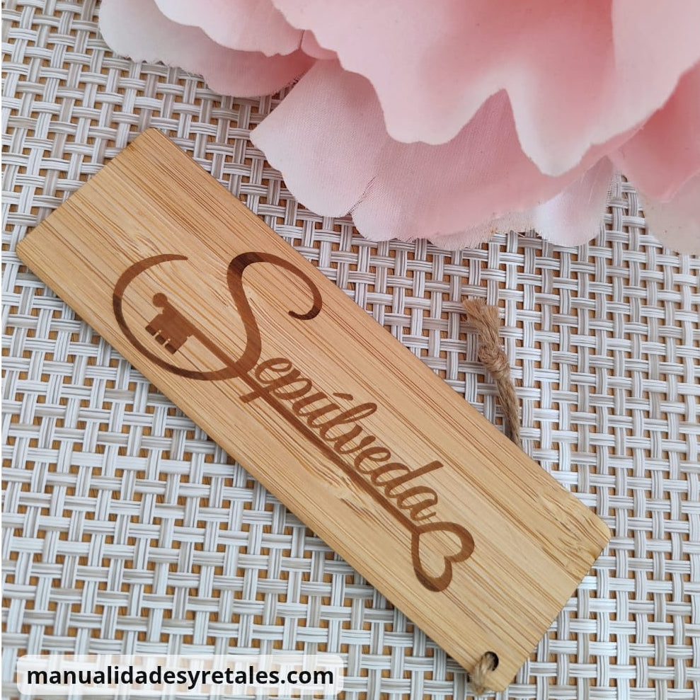 Marcapáginas personalizado de bambú